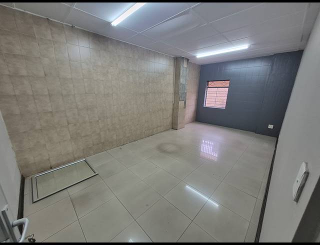 3,000M² WAREHOUSE TO LET IN BENROSE
